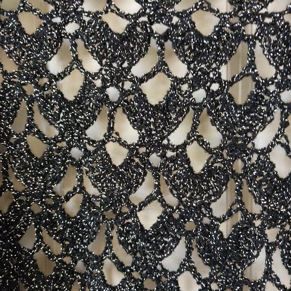 Beautiful vintage handmade shawl, black with silver threads - Picture 2 of 2